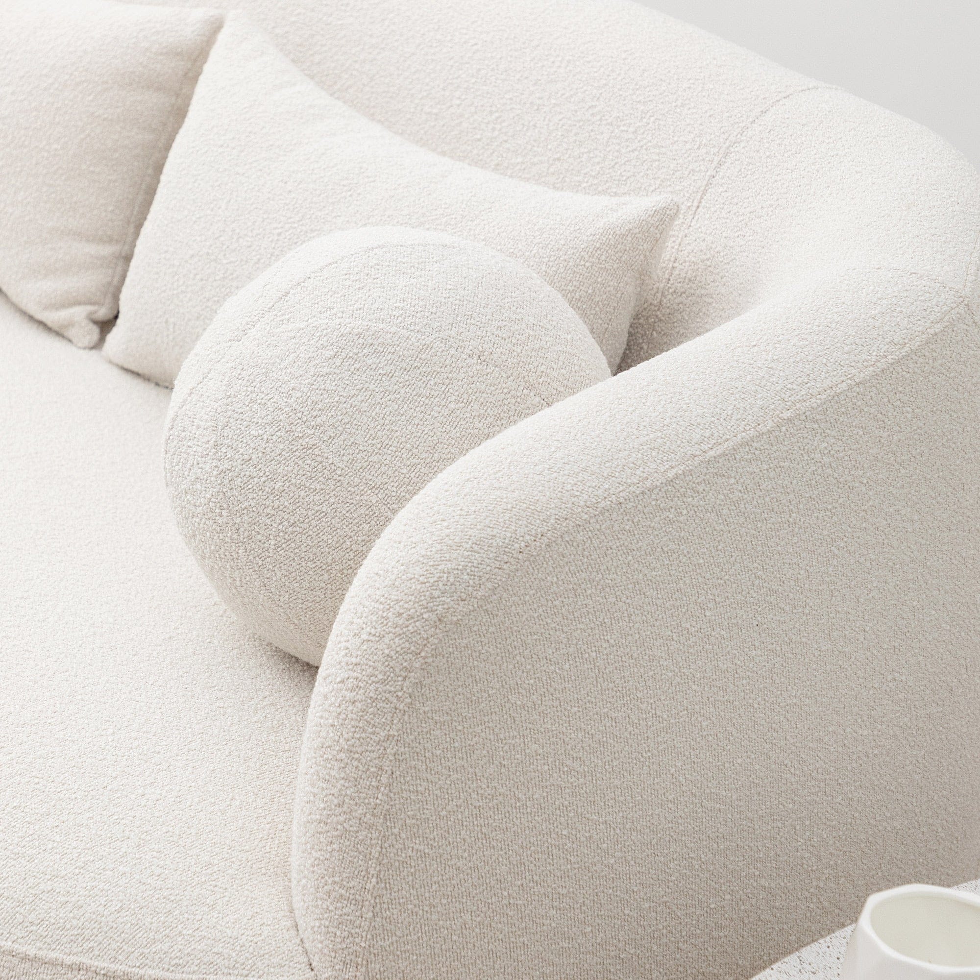 Causeuse 2 places rembourrée KINWELL Boucle avec coussins