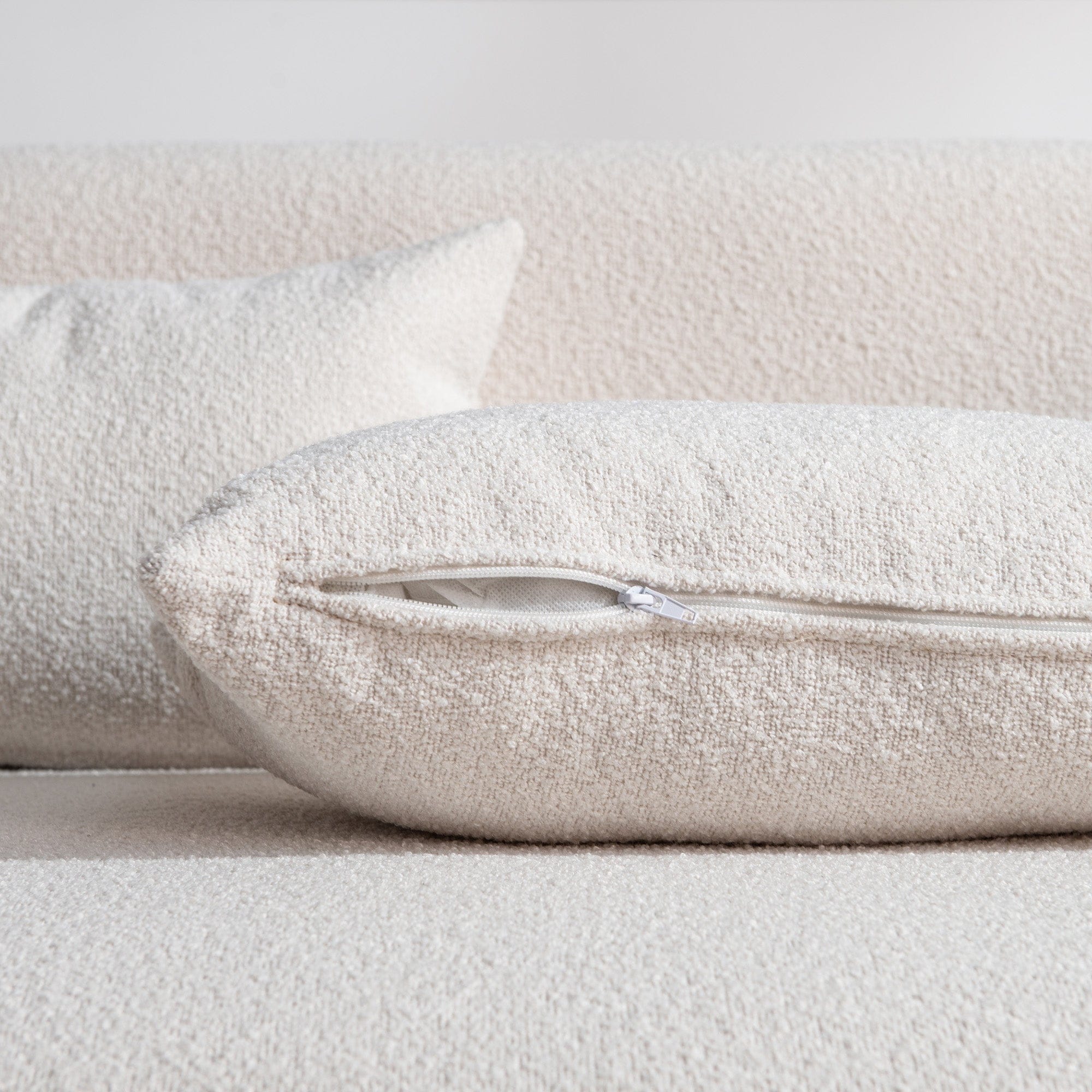Causeuse 2 places rembourrée KINWELL Boucle avec coussins